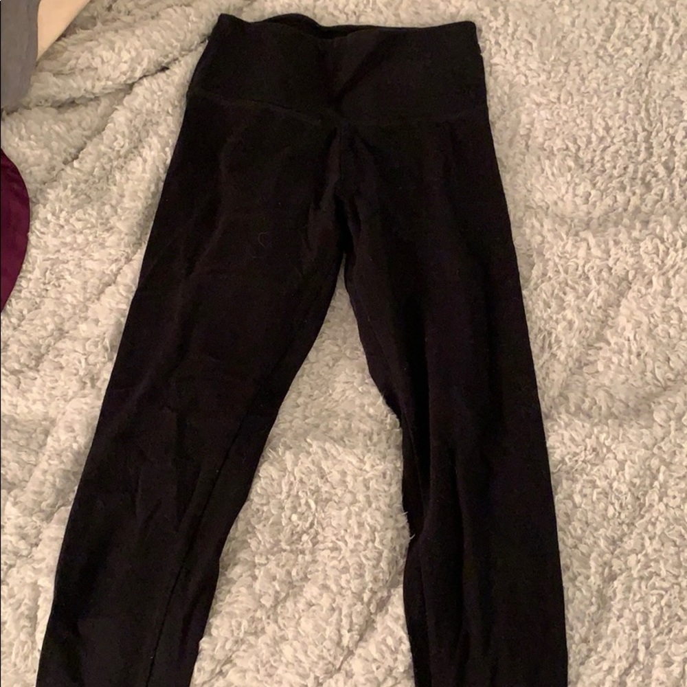 black cropped pink leggings